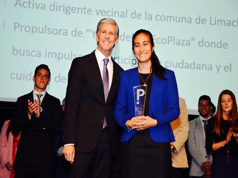 Titulada de Trabajo Social de Viña del Mar es reconocida como uno de los 33 Jóvenes Líderes de la V Región