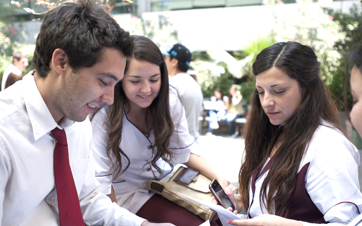 Acreditación institucional y de carreras: perfeccionamiento constante y compromiso con la calidad