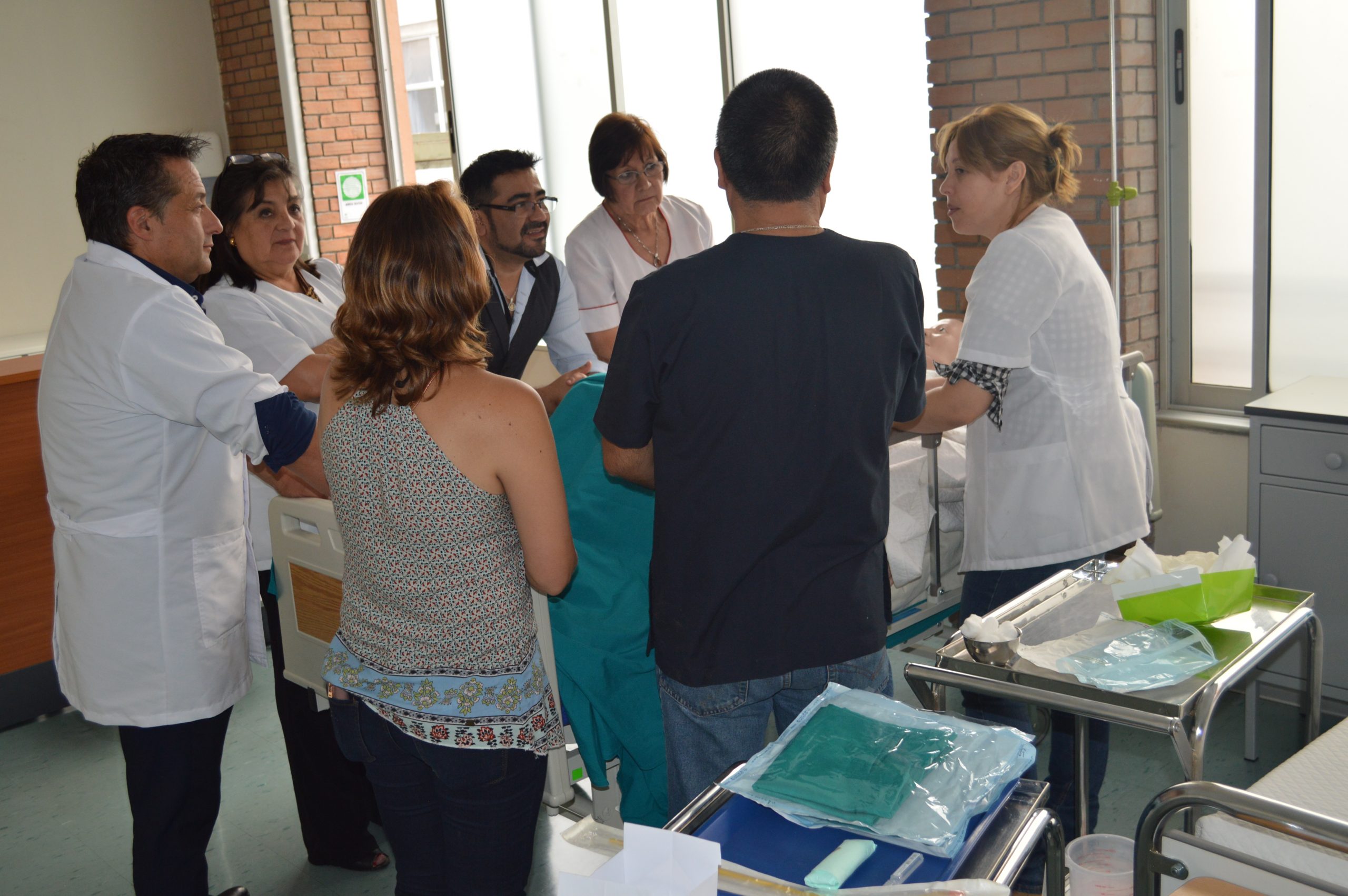 Docentes de Santiago son capacitados en simulación clínica y seguridad del paciente