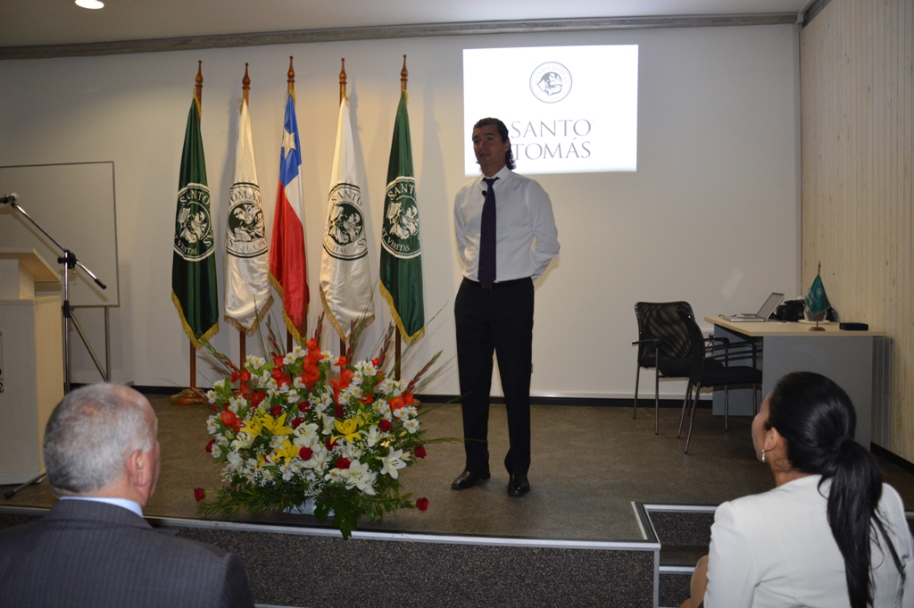 Santo Tomás Ovalle inaugura año académico con clase magistral sobre comunicación para el liderazgo