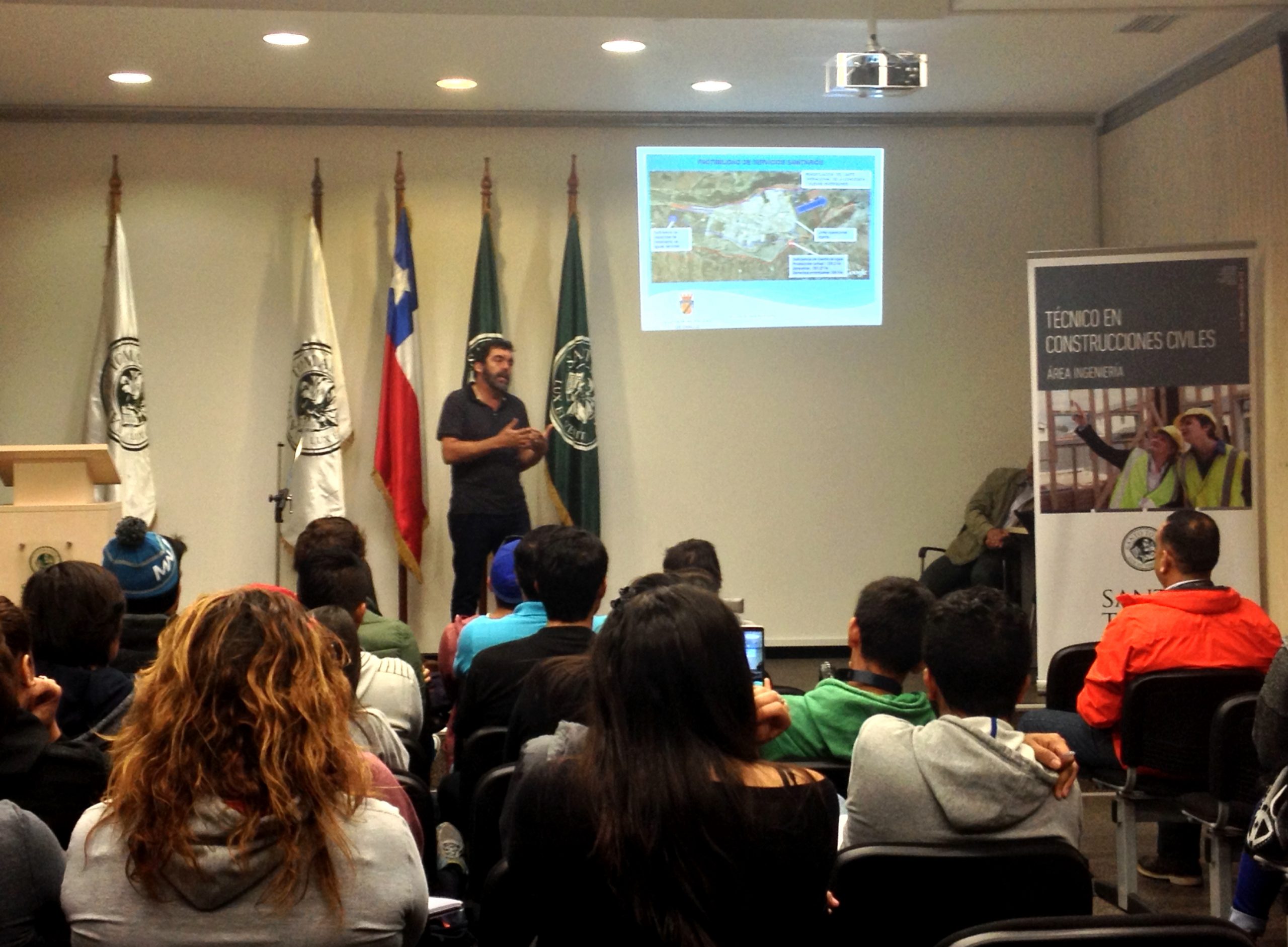 Exponen Plan Regulador de Ovalle a estudiantes de Santo Tomás