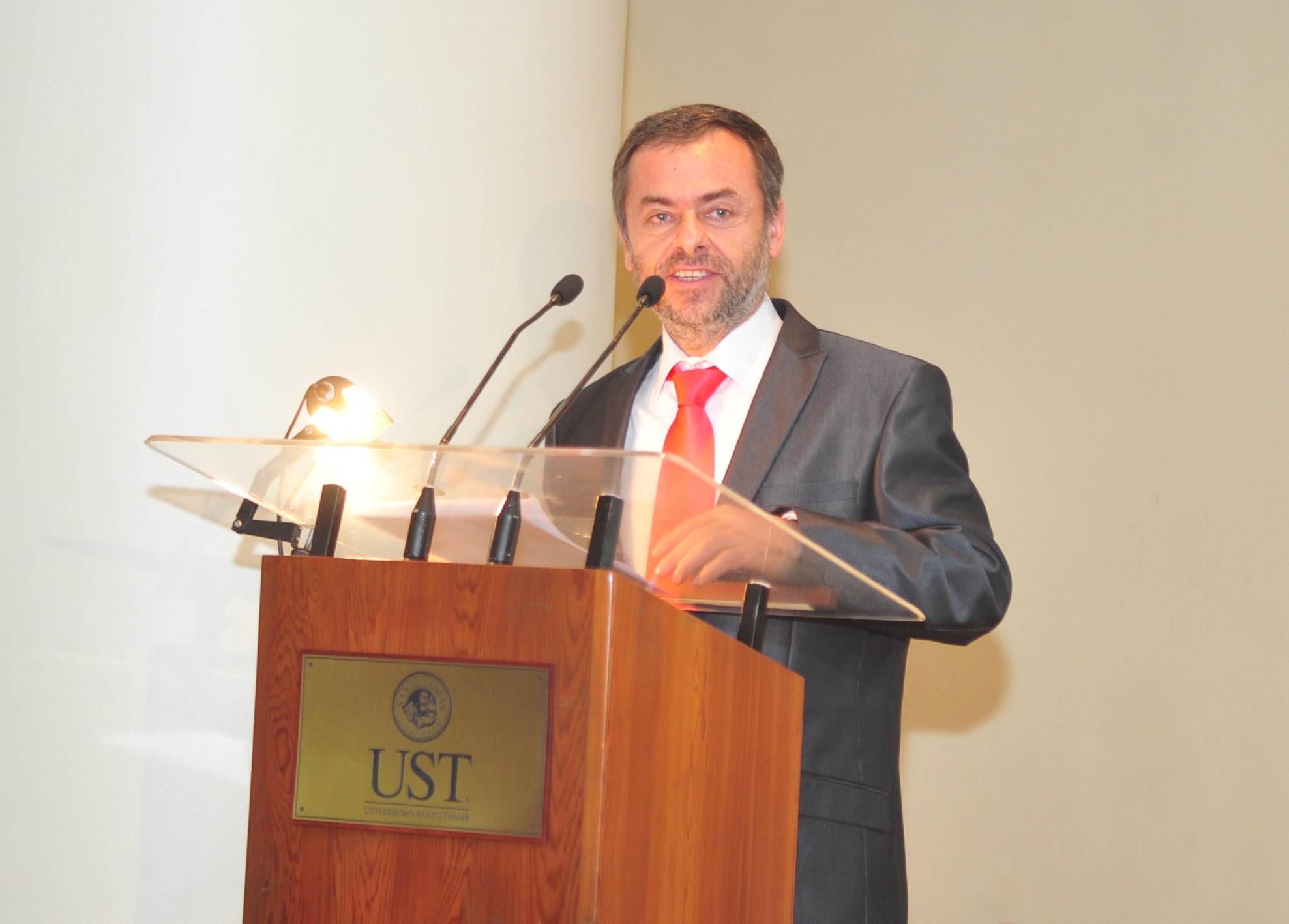 Ignacio Larraechea en UST Santiago: La nueva economía ya está aquí