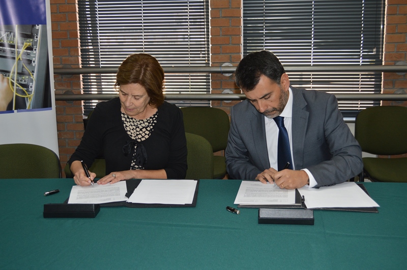 Santo Tomás Santiago Centro firma convenio con Corporación Educacional Aprender