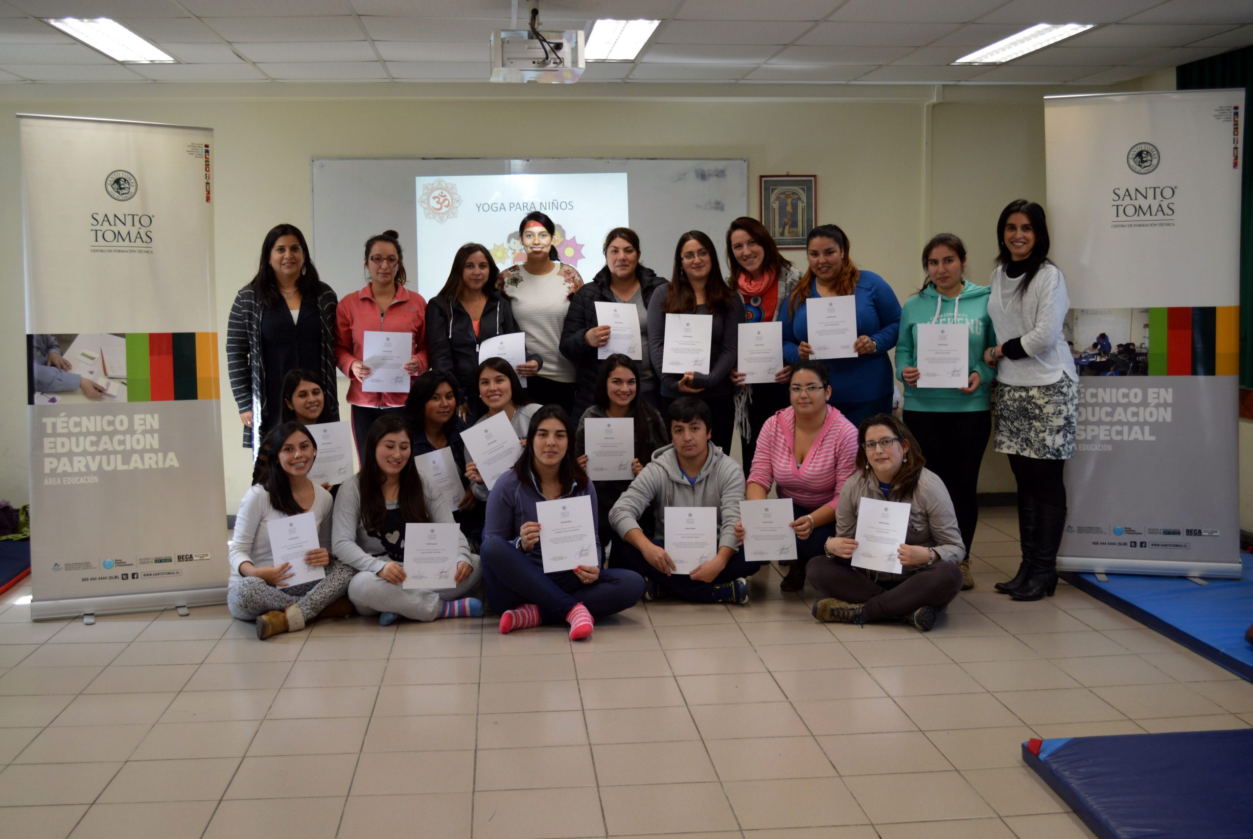 Carreras de Educación capacitan en Yoga Infantil a estudiantes egresados