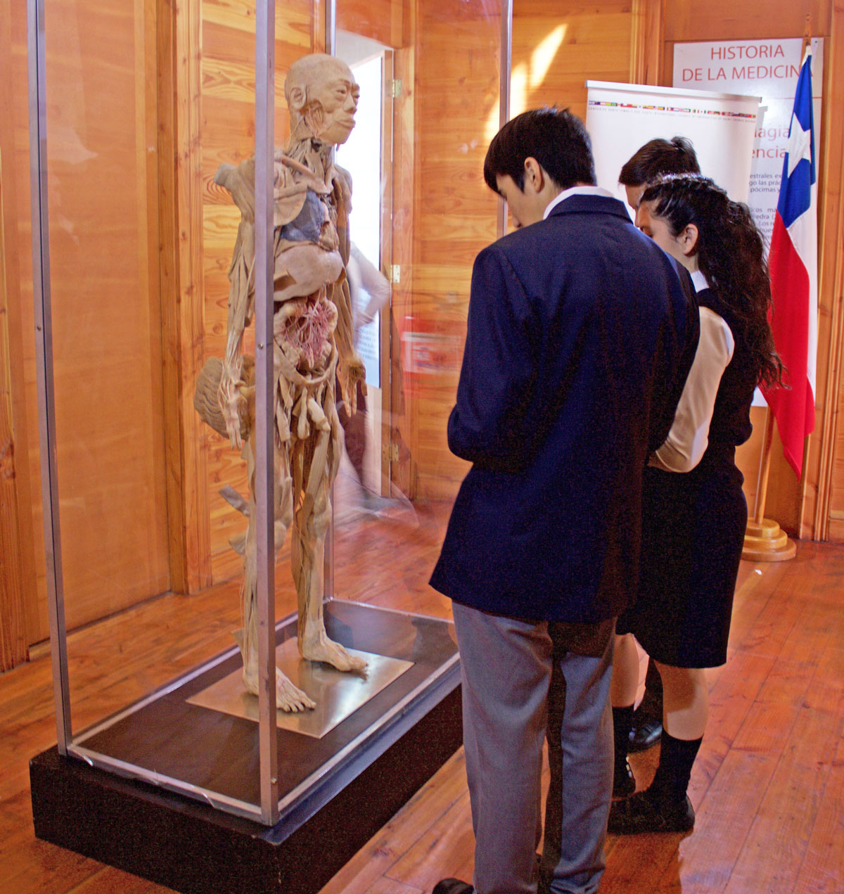 Con éxito se presenta muestra Bodies en Iquique