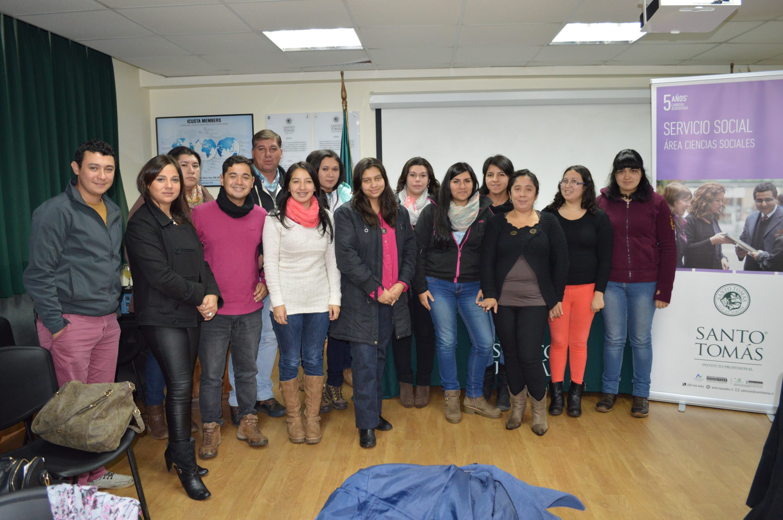 Estudiantes del IP Santo Tomás Chillán participan de debate Constitucional