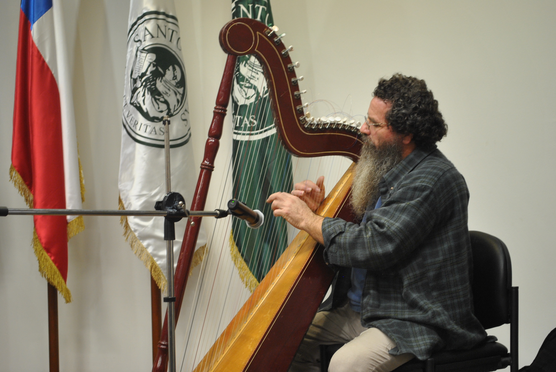 Folclorista Raúl “Talo” Pinto realizó charla musical en Santo Tomás Ovalle