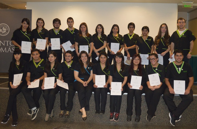 Futuros kinesiólogos de UST Temuco celebraron su día con la firma de un compromiso vocacional