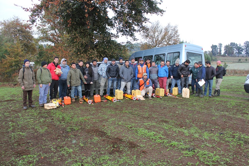 Futuros Topógrafos de Santo Tomás Temuco realizan importante labor social en Perquenco