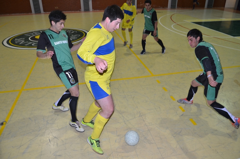 Santo Tomás Temuco consigue un empate frente a la UCT en el fútsal de los Juegos Deportivos Temuco Univerciudad
