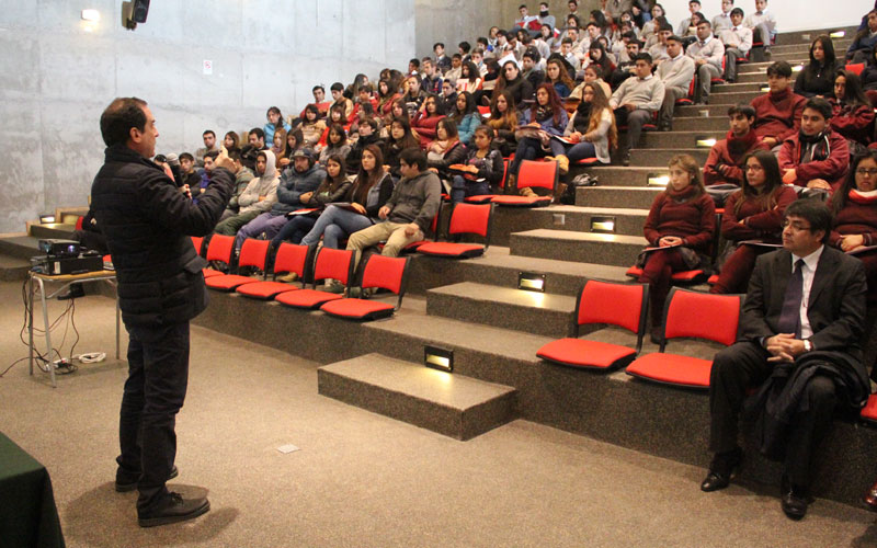 Alumnos de Área de Administración conocieron las nuevas características del mercado laboral