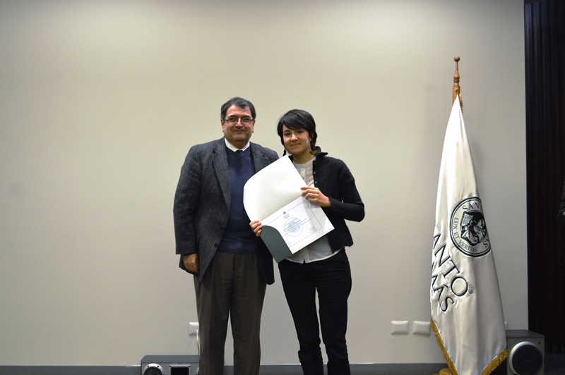 Alumnos de Santiago Centro reciben becas internas Santo Tomás