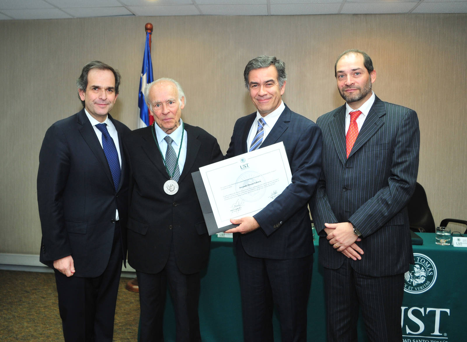 Universidad Santo Tomás entrega “Doctor Honoris Causa” a Fernando Moreno Valencia