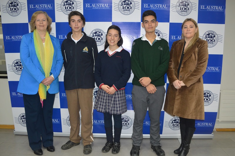 Mejores puntajes regionales del Ensayo PSU Santo Tomás compartieron desayuno en el Diario Austral de Temuco