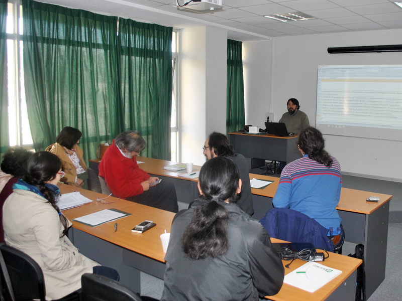 Investigadores de la región realizaron taller para analizar el desarrollo de la Ciencia y Tecnología en Chile