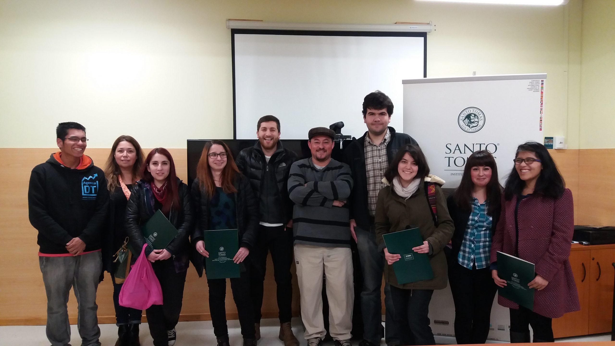 Realizan taller web para egresados del área de Diseño