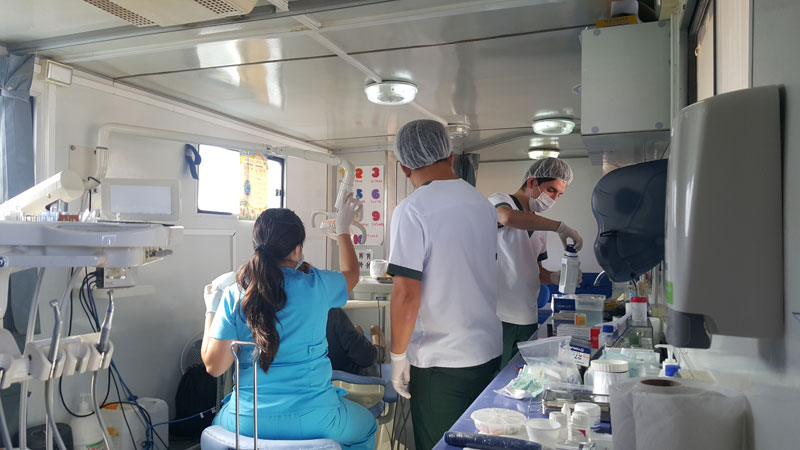 Alumnos de Técnico en Odontología participan en operativo médico social