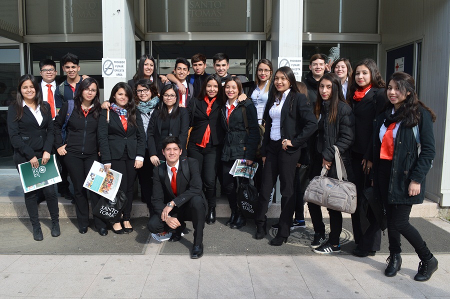 Administración Santo Tomás capacita estudiantes secundarios