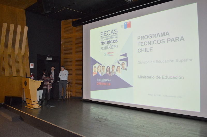 Gran convocatoria tuvo charla Técnicos para Chile 2016 en San Joaquín