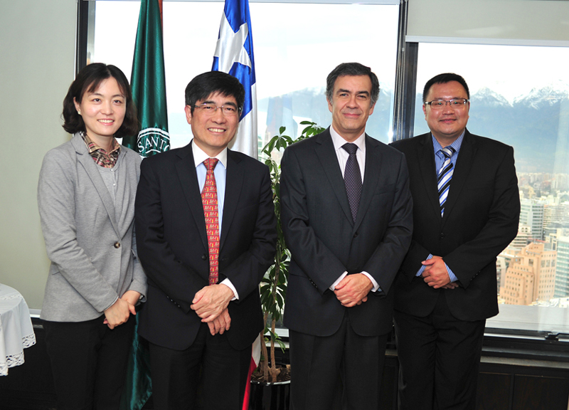 Delegación de la East China Normal University visitó Santo Tomás
