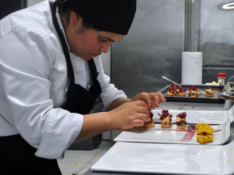 Una pasantía en El Celler de Can Roca busca ganar alumna de CFT Viña del Mar
