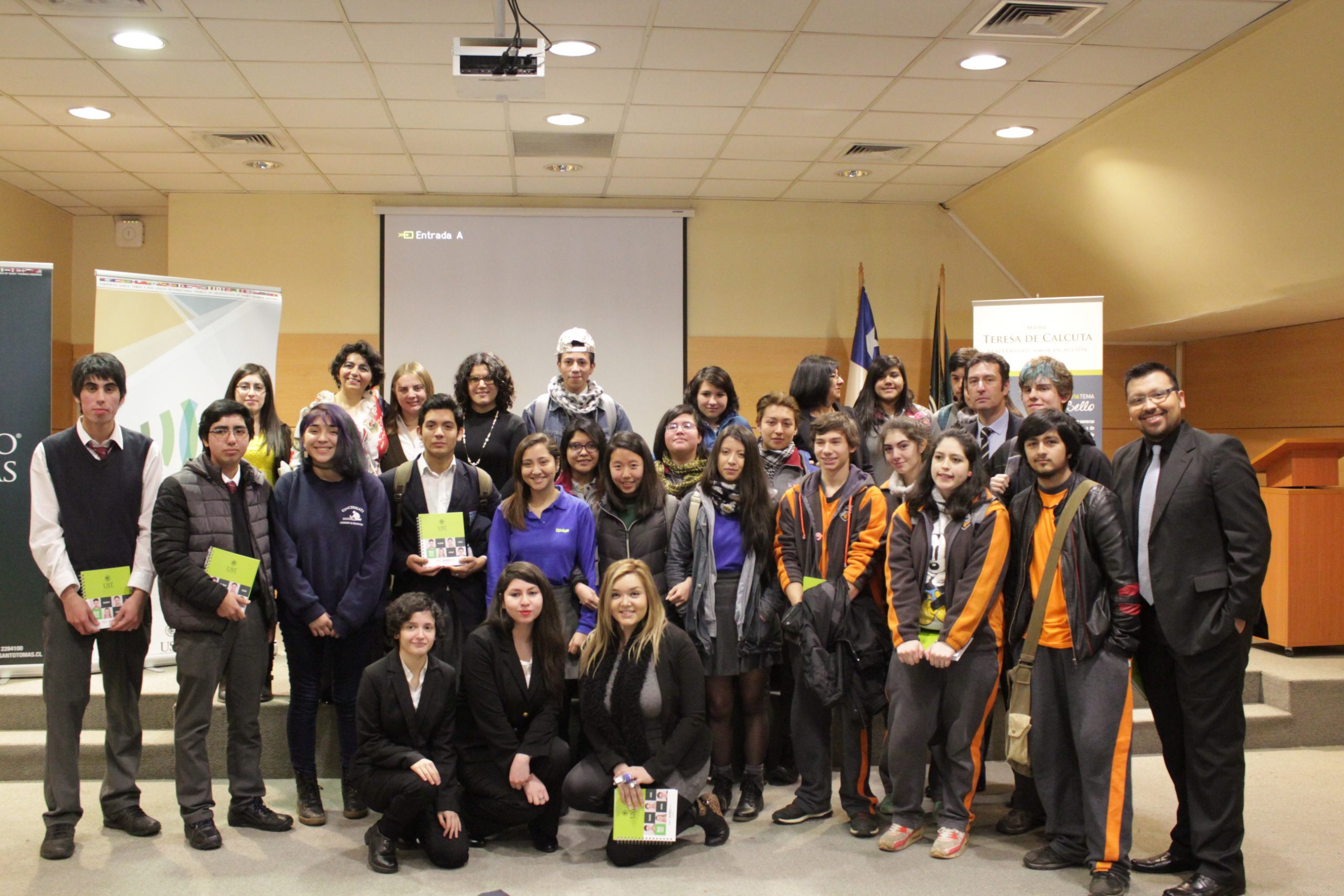 UST prepara a estudiantes para torneo de debate