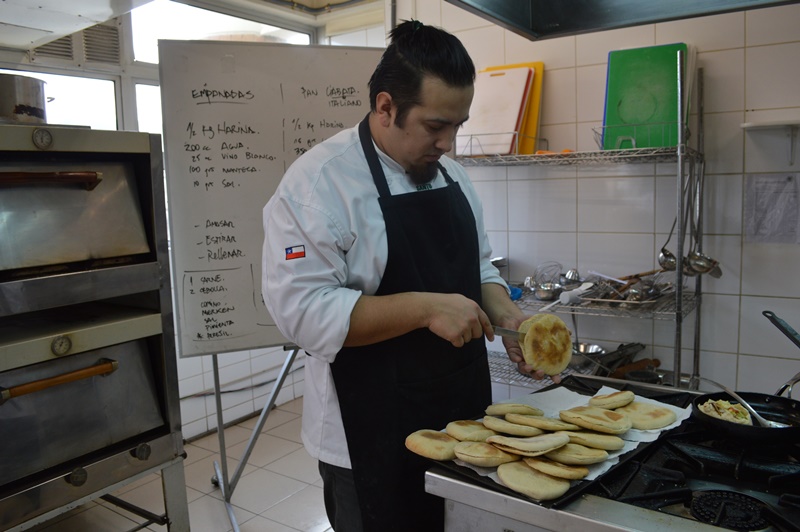 Capacitan con taller de cocina a menores de Centro de Protección Alborada de Temuco