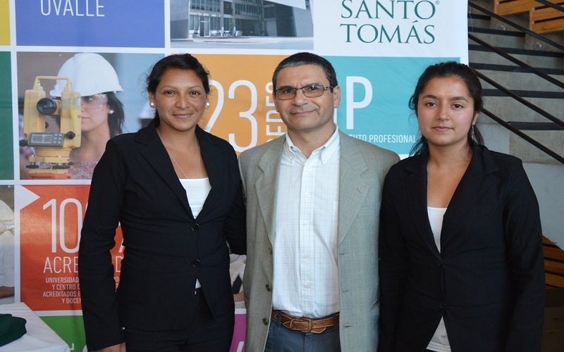 Dos estudiantes ovallinas realizan pasantía en salud en Colombia
