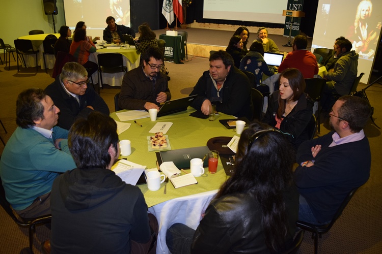 Científicos de Puerto Montt analizaron conflictos y presentaron propuestas para el desarrollo de la Investigación en Chile