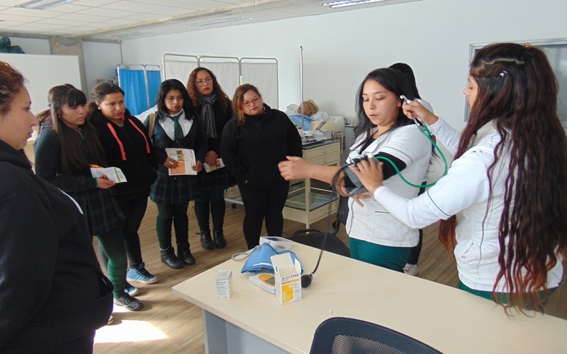 Escolares limarinos experimentaron por un día la educación superior