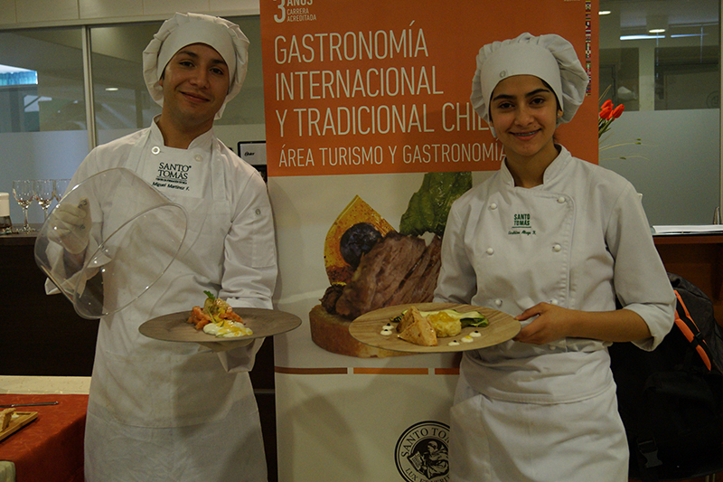 Dos jóvenes de Santo Tomás Rancagua son finalistas en concurso gastronómico