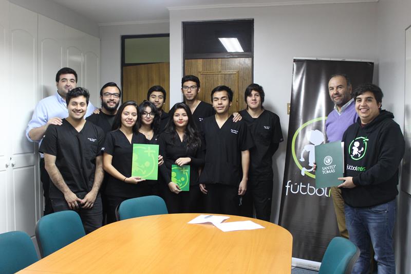Fútbol Más y Escuela de Kinesiología firmaron convenio que beneficiará a más de 400 niñas y niños de Antofagasta