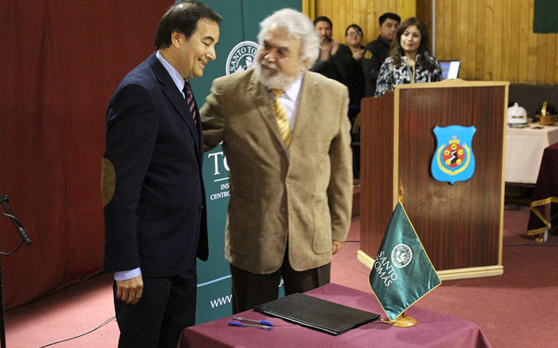 Firma Convenio colaborativo Santo Tomás y la Municipalidad de Laguna Blanca