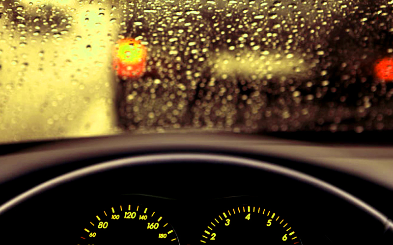 Manejo a la defensiva: lluvia obliga a extremar medidas de precaución