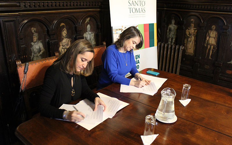 Firma convenio cooperativo Santo Tomás Punta Arenas y Hotel José Nogueira