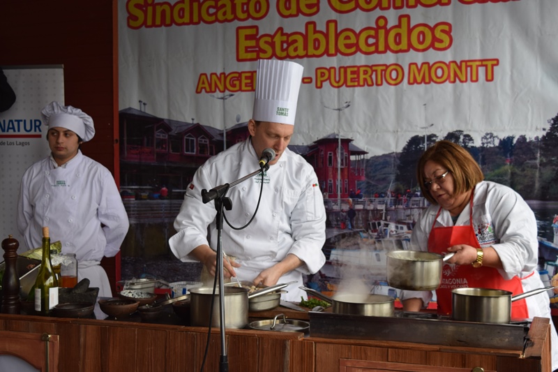 Fomentan cocina sustentable en locatarios de Angelmó