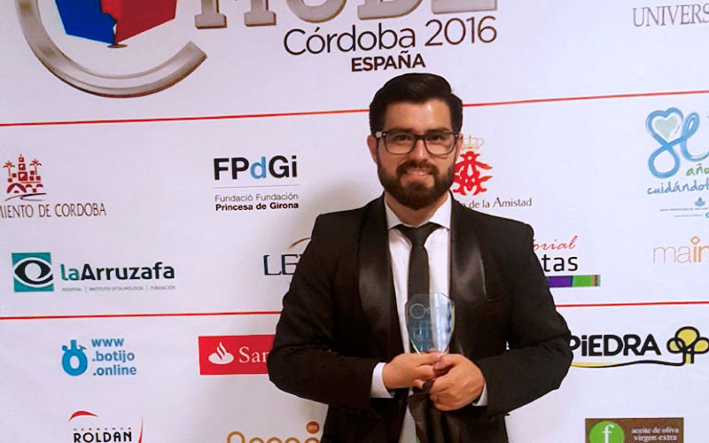 Alumno de Santo Tomás Viña del Mar se titula campeón de discurso en Mundial Universitario de Debate en Español