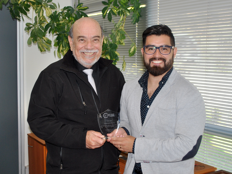 Rector de Santo Tomás Viña del Mar recibió al ganador de la competencia de discurso en CMUDE 2016