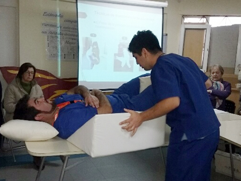 Usuarios califican con nota máxima el trabajo de la Escuela de Kinesiología en Programa Dismovilizados