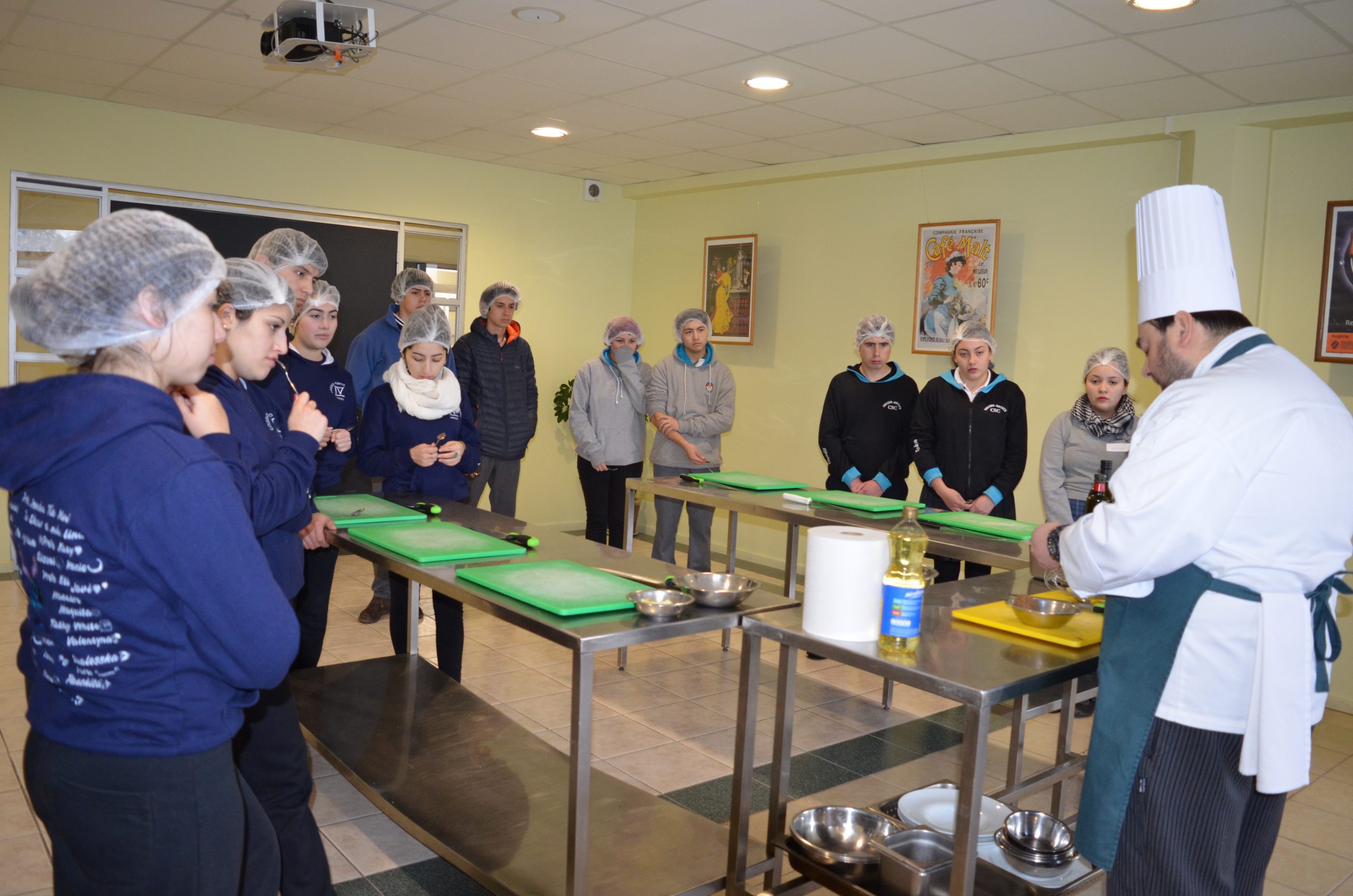 En Puerto Montt, 500 secundarios fueron tomasinos por un día