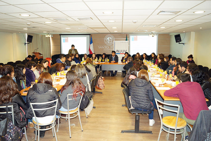 Tomasinos aportan sus ideas para aumentar voto juvenil