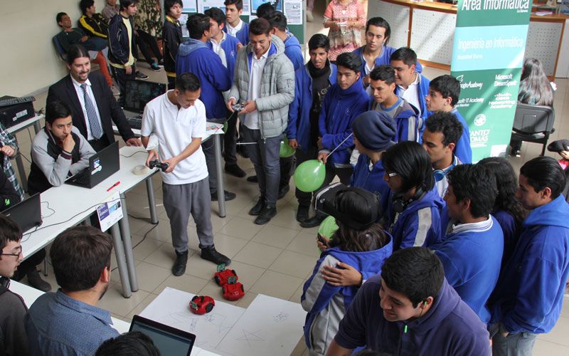 Jóvenes de enseñanza media conocieron las carreras de Santo Tomás La Serena