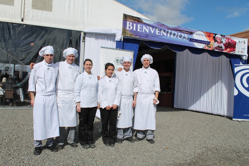 Estudiantes de Santo Tomás destacan en Primer Torneo Gastronómico “Raíces y Sabores Angostura del Biobío”
