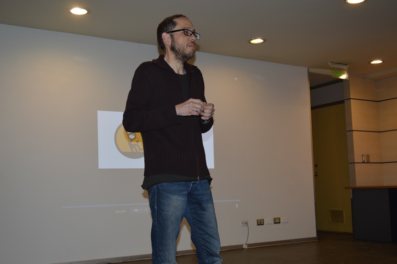 Con un cine-foro documental “El soltero de la familia” se presentó en Santo Tomás Temuco