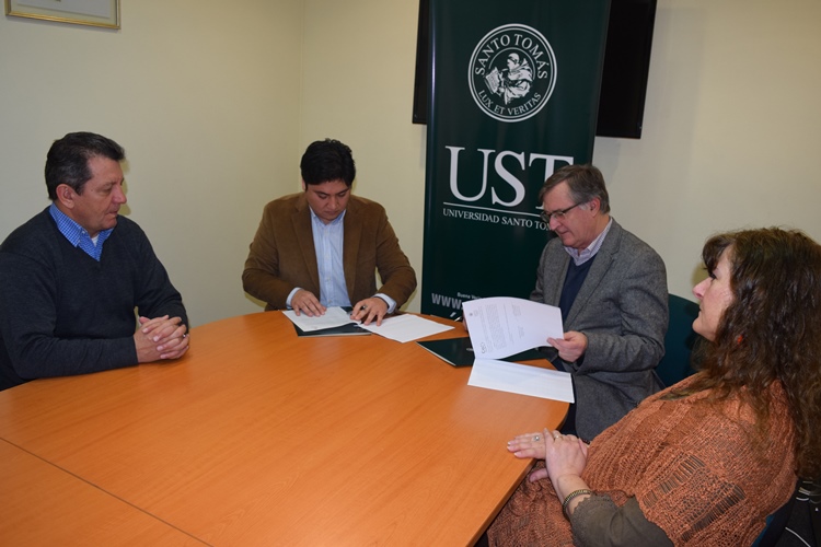 Escuela de Psicología firma convenio de cooperación y colaboración con Fundación Co- Incide
