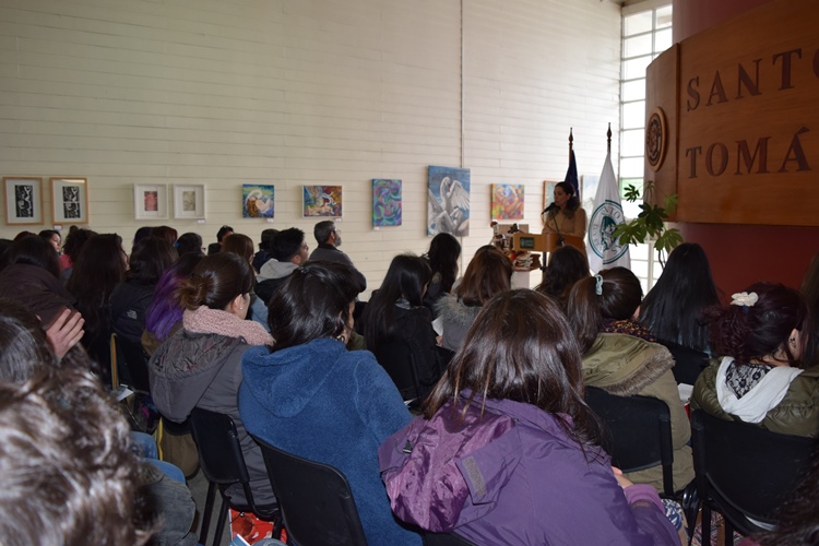 Santo Tomás Puerto Montt recibe exposición "Leda y el Cisne"