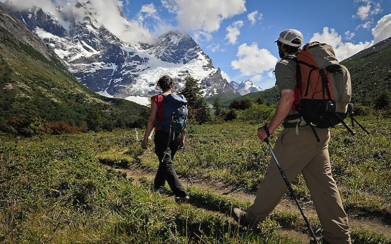 Tome estos resguardos si quiere practicar trekking