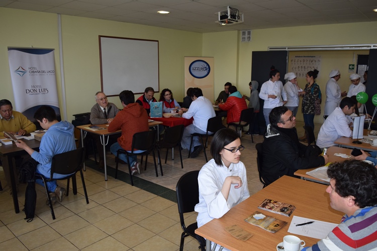 Empresas gastronómicas participan en primera Feria de Práctica Laboral