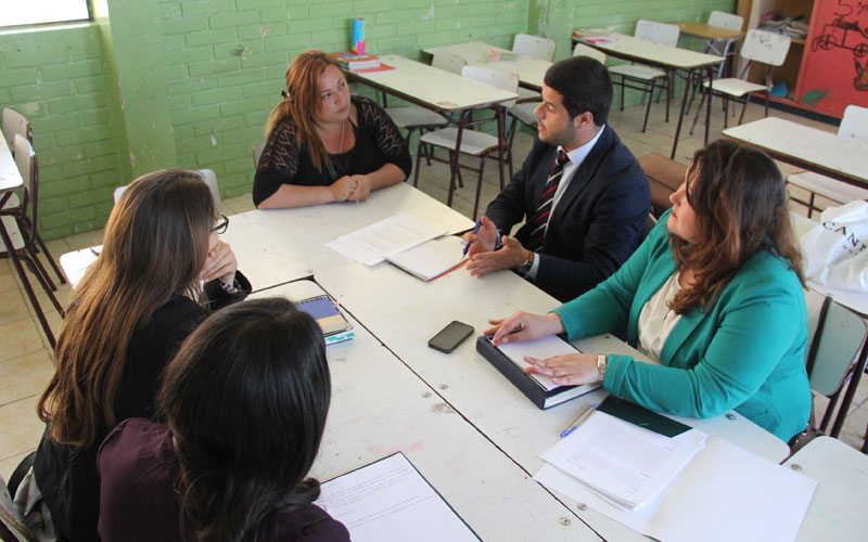 Alumnos de Derecho brindaron donación y asesoría jurídica a colegio de Las Compañías