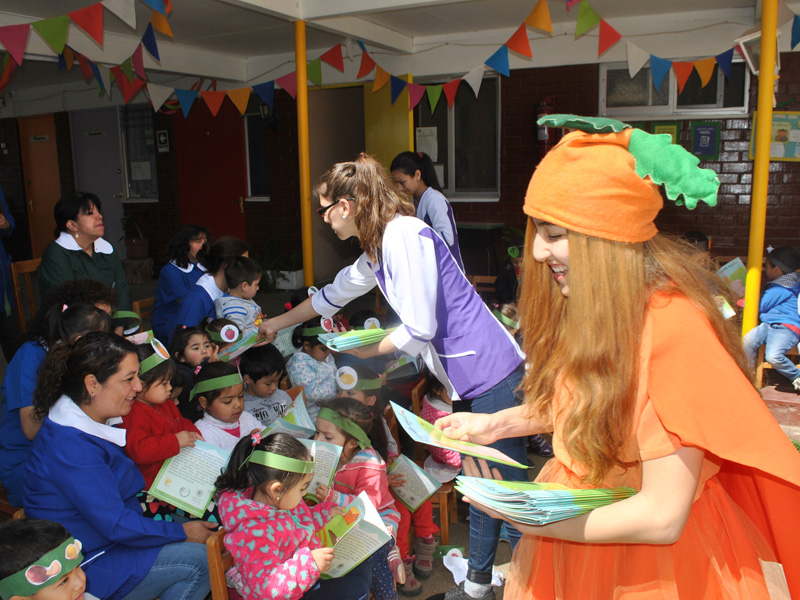 Nutrición y Dietética de UST Viña del Mar y JUNJI Valparaíso entregaron “Nutricuentos” en jardín infantil “Caritas Risueñas” de Limache